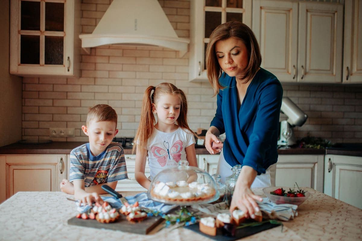 Parent and two children at a kitchen counter